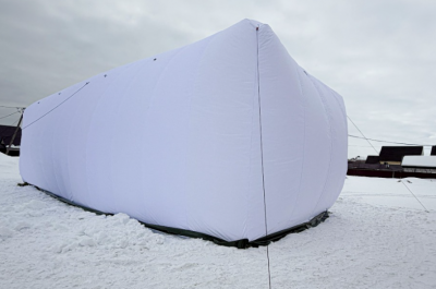 бескаркасная надувная палатка